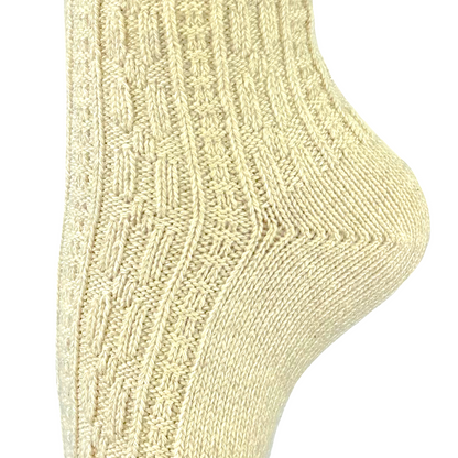 Damen und Herren Trachtensocken im modernen Landhaus-Stil mit  Hirschhornknopf– handgekettelte Naht – (beige)